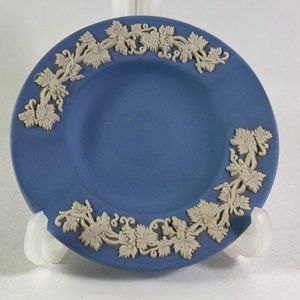 Vintage Wedgwood blue jasperware ashtray
